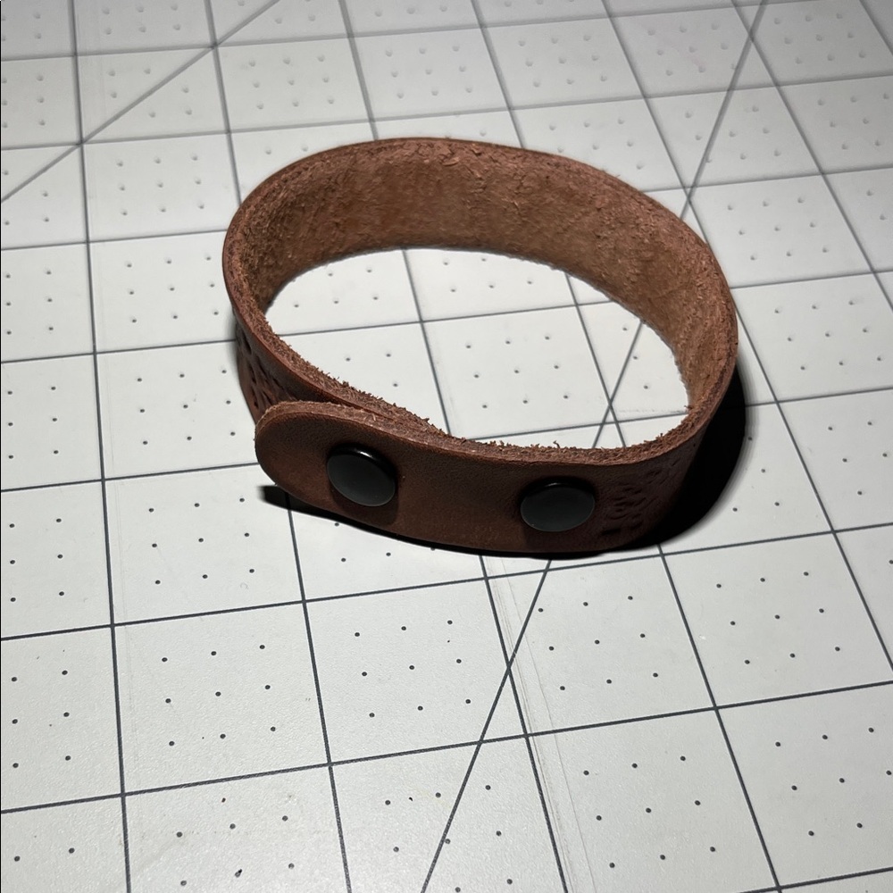Brown Leather Embossed Bracelet - Picture 6 of 6